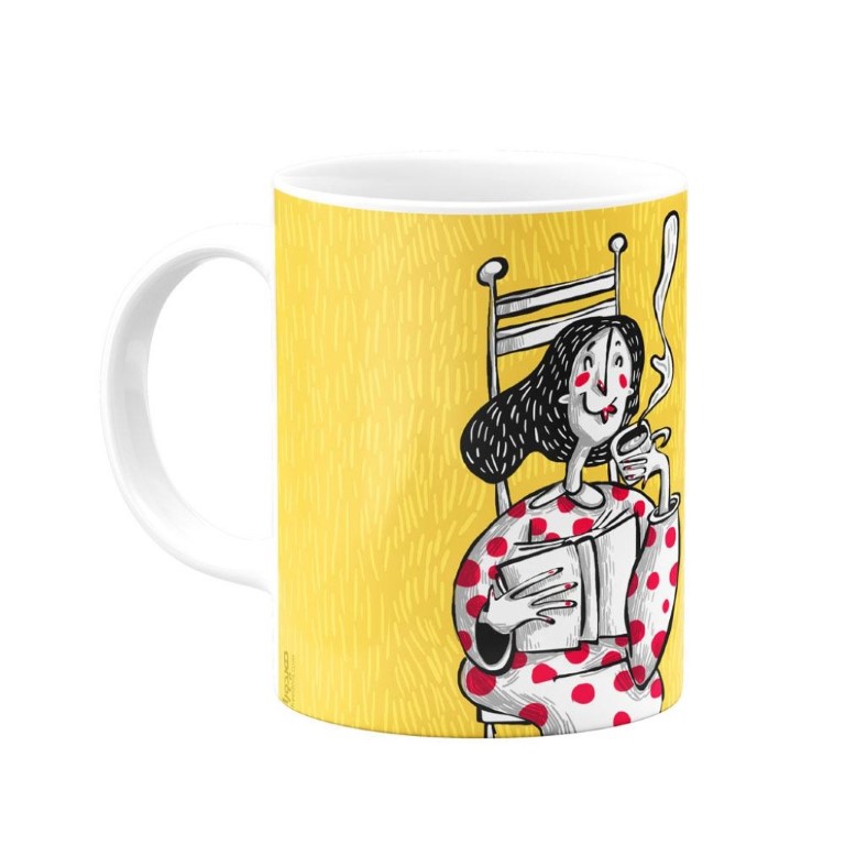 ماگ چای و کتاب