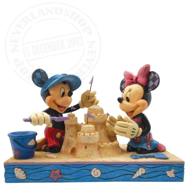 4050413 Seaside sweethearts