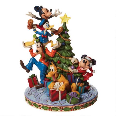 Fab 5 decorating the tree 6008979