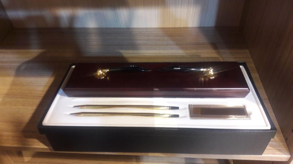 ست رومیزی با خودکار و اتود - 0