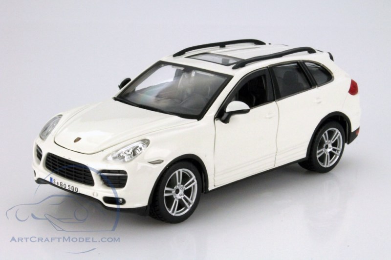 Porsche Cayenne Turbo 1 24