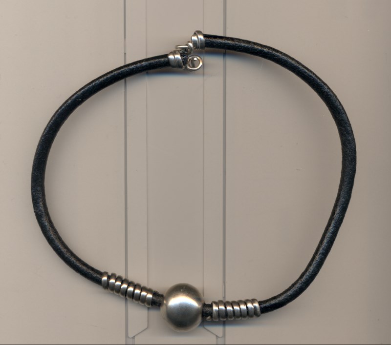 گردنبند گوی‌دار