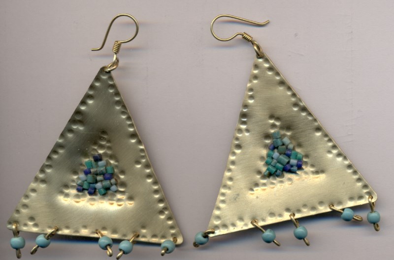 گوشواره مثلثی با سنگ آبی
