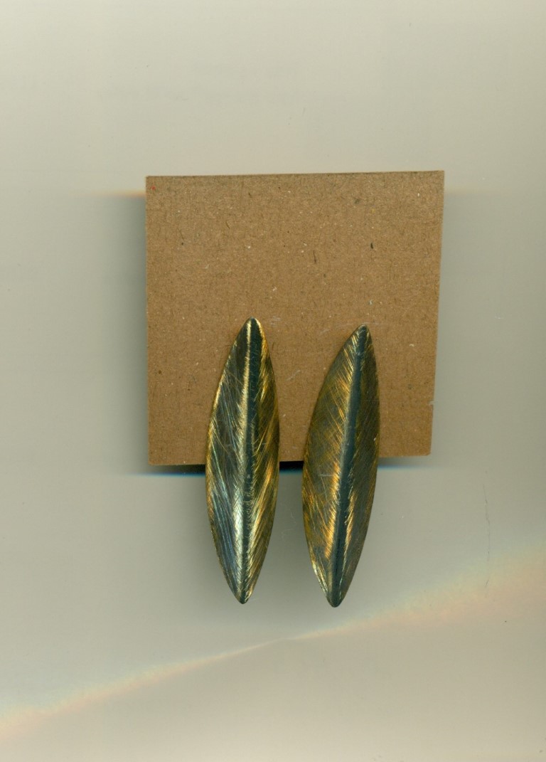 گوشواره میخی سیاه قلم