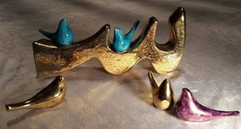 مجسمه سین طلایی