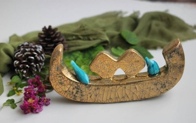 مجسمه ت طلایی