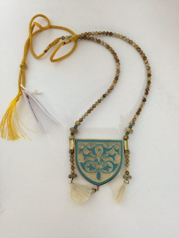 گردن‌آویز E طرح 1